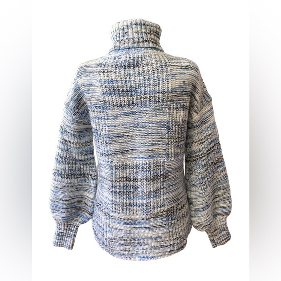 Liz Claiborne: Blue and White Brush Pattern Knitted Wool Mix Turtleneck Sweater - Picture 4 of 17